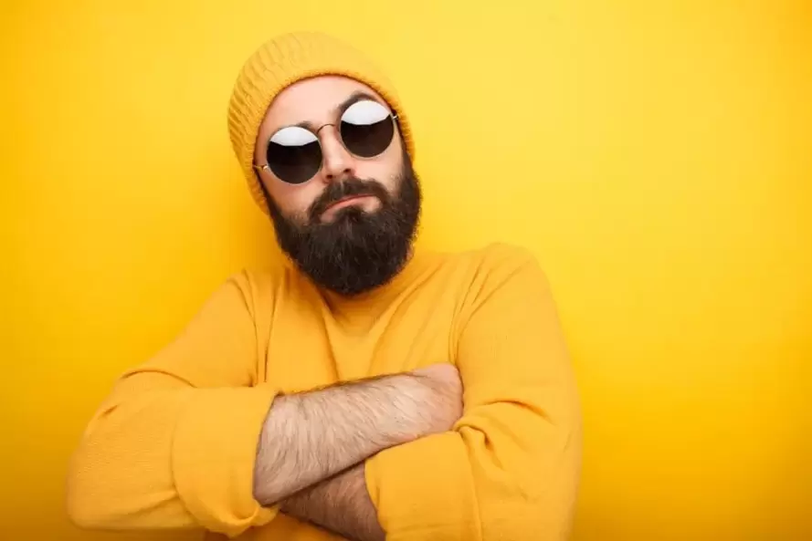 người đàn ông tàn bạo đã tăng độ dày của dương vật của mình