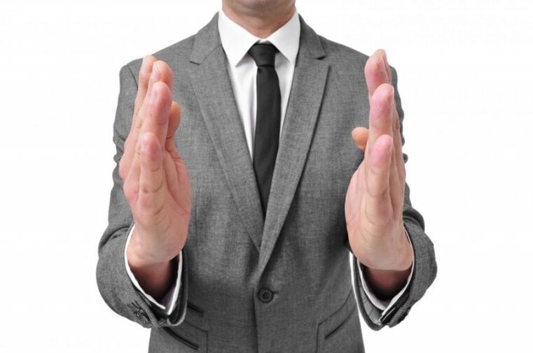 một người đàn ông muốn tăng kích thước dương vật của mình